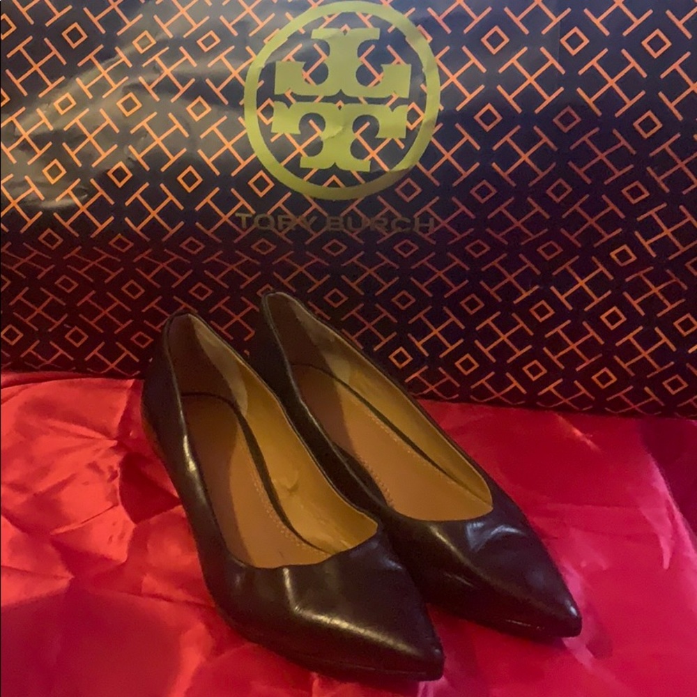 Tory Burch black leather pumps size 6 😊👞💋